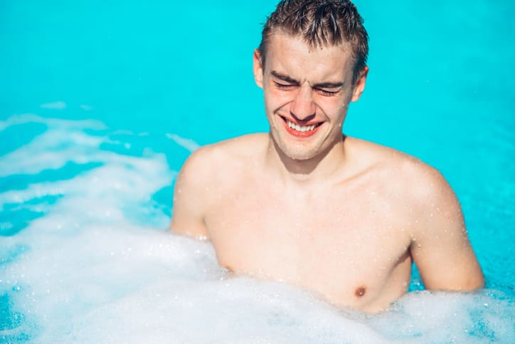 Il existe des risques sanitaires en cas de baignade après un traitement chlore choc